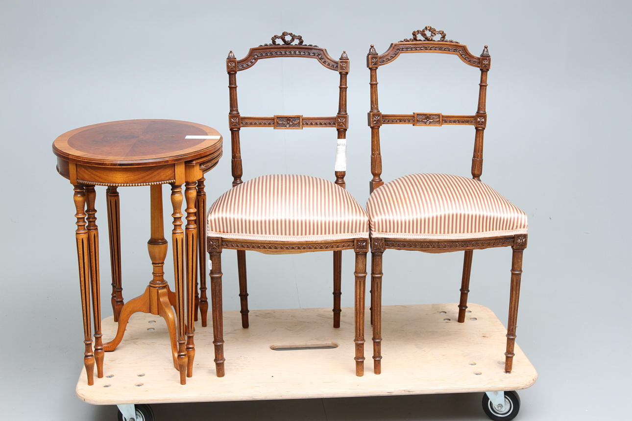 SATSBORD SAMT STOLAR, gustaviansk-stil, 1900-tal.