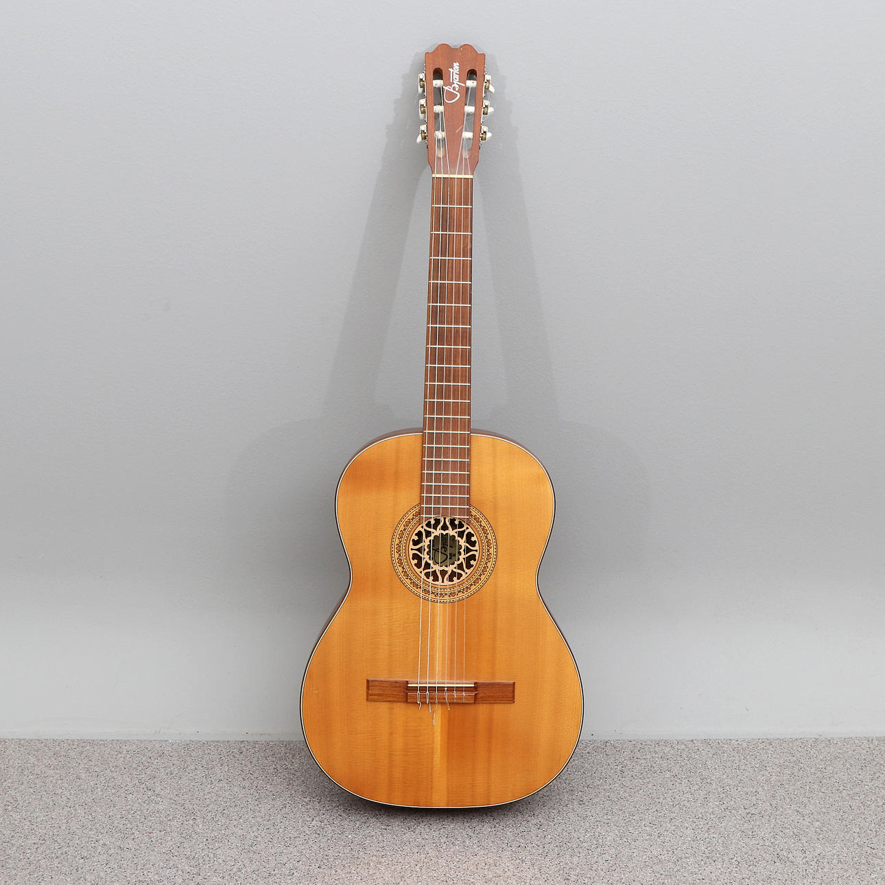 BJÄRTON, AKUSTISK GITARR. "Isabella", serienr 54209365.