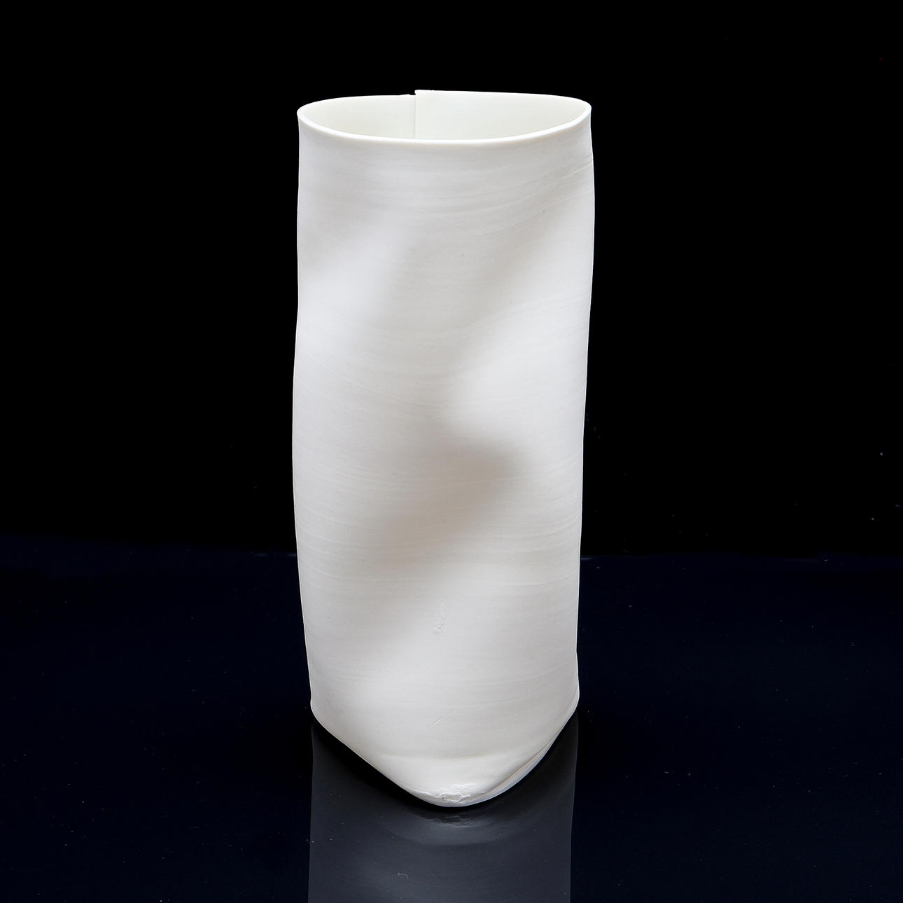 INGE VINCENTS. VASE, “THINWARE”, THIN-WALLED PORCELAIN.