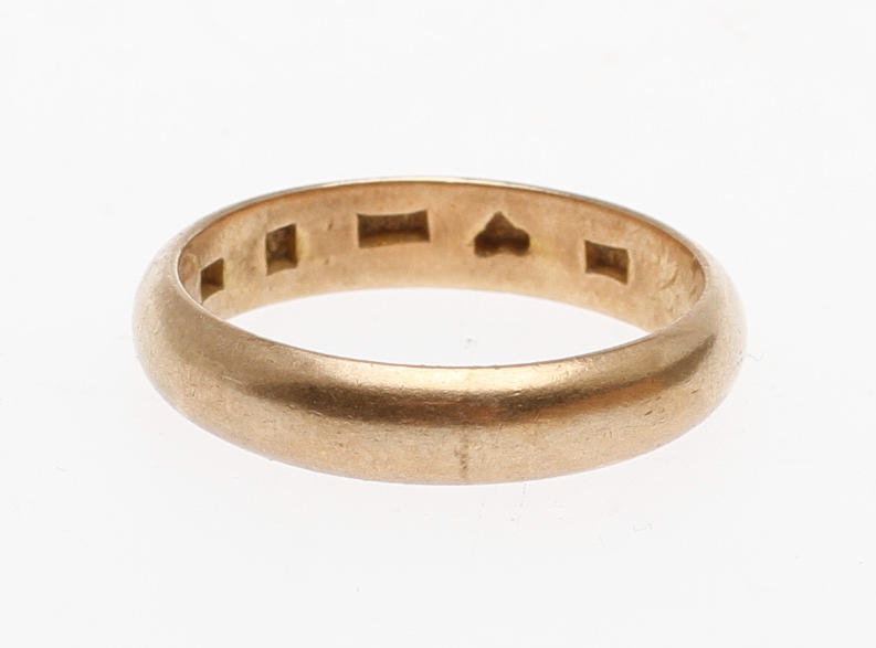 RING, 18k guld, vikt ca 4 gram.