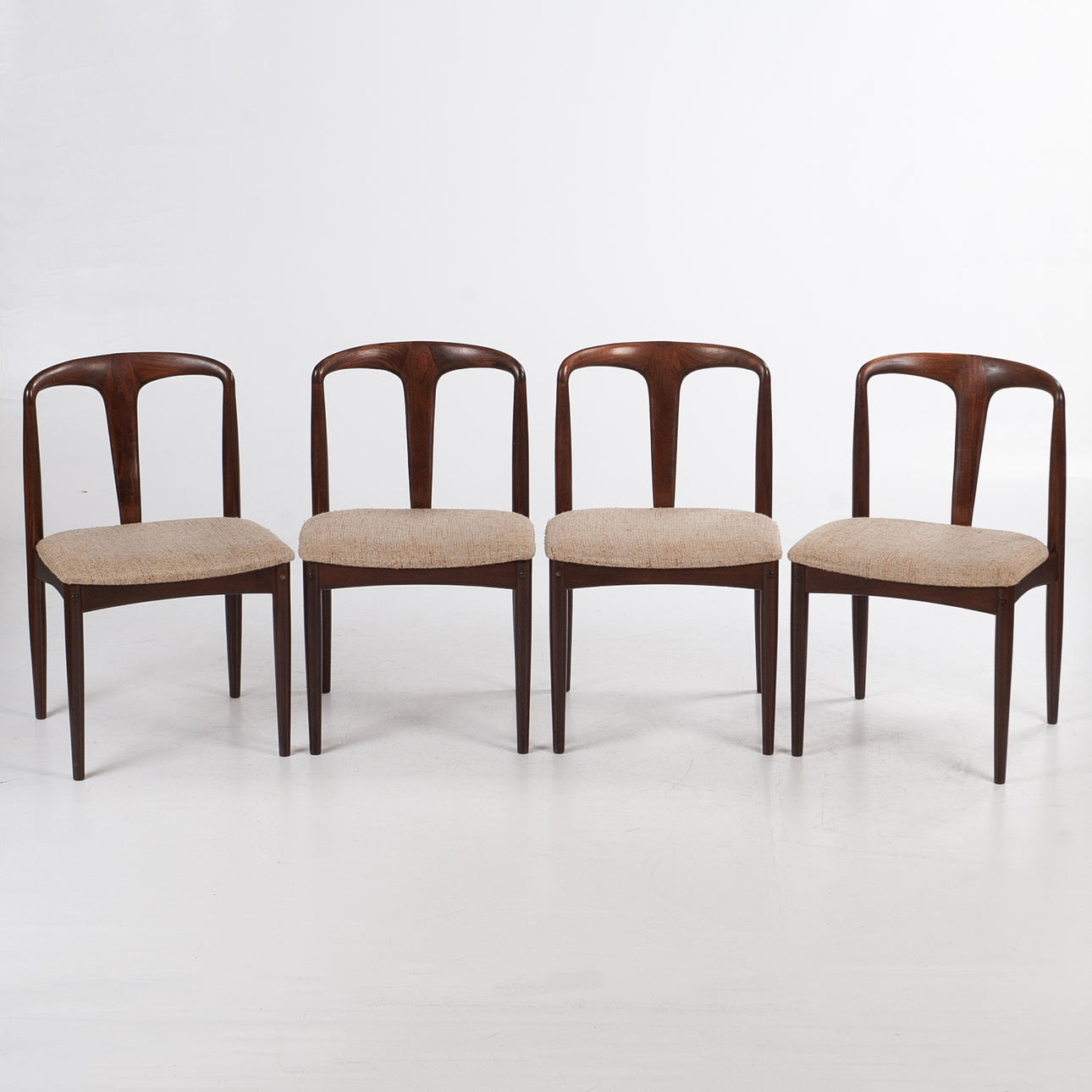 JOHANNES ANDERSEN. For Uldum Møbelfabrik, 4 chairs, model “Juliane
