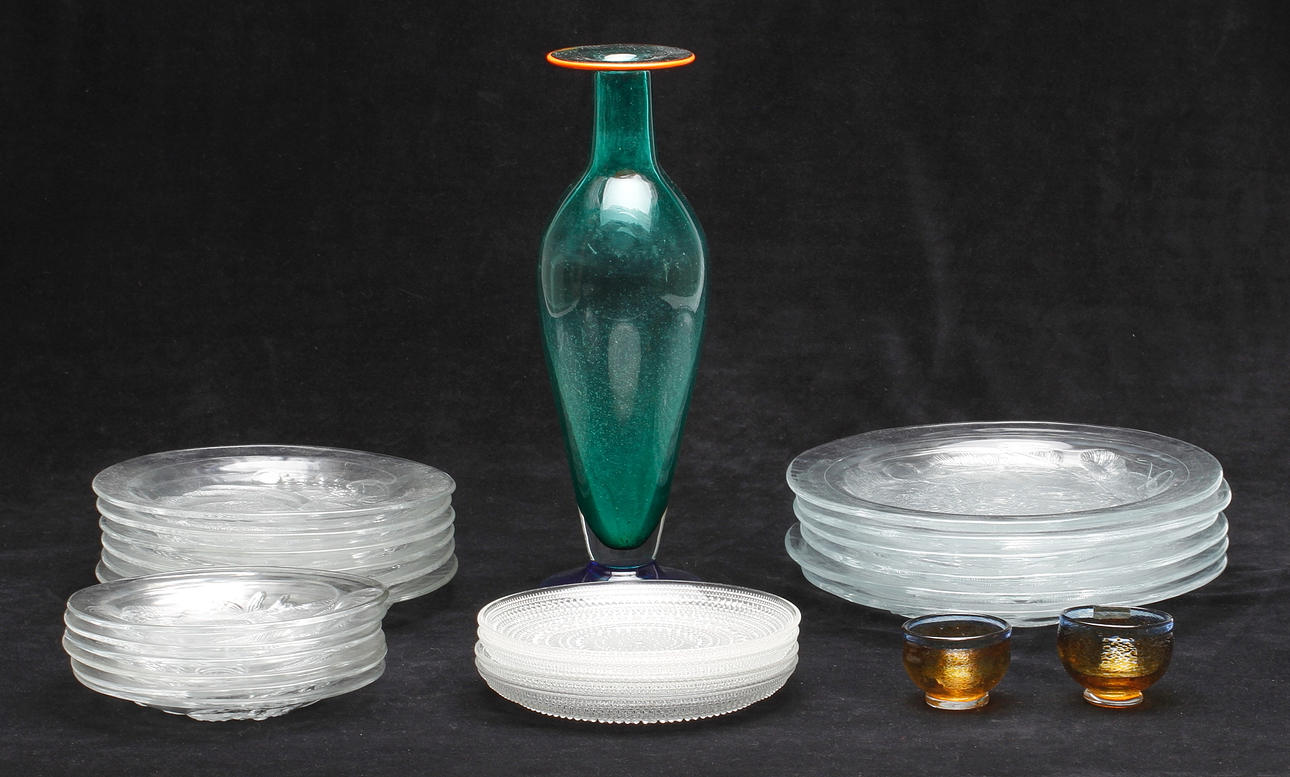 GLASFÖREMÅL, 25 delar, bland annat Orrefors, Kosta Boda.