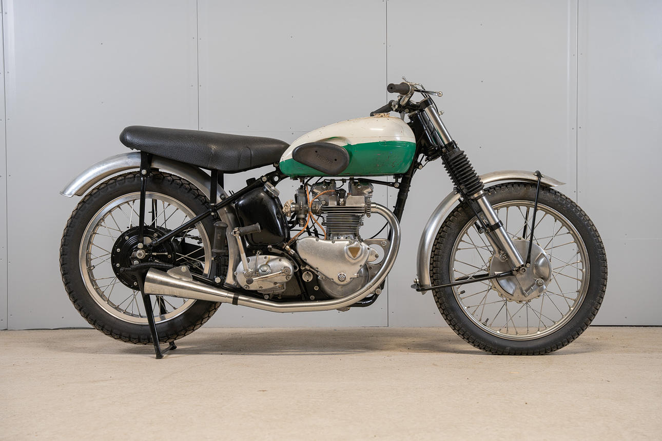 Una TRIUMPH de 1953, modelo T100, Inglaterra.