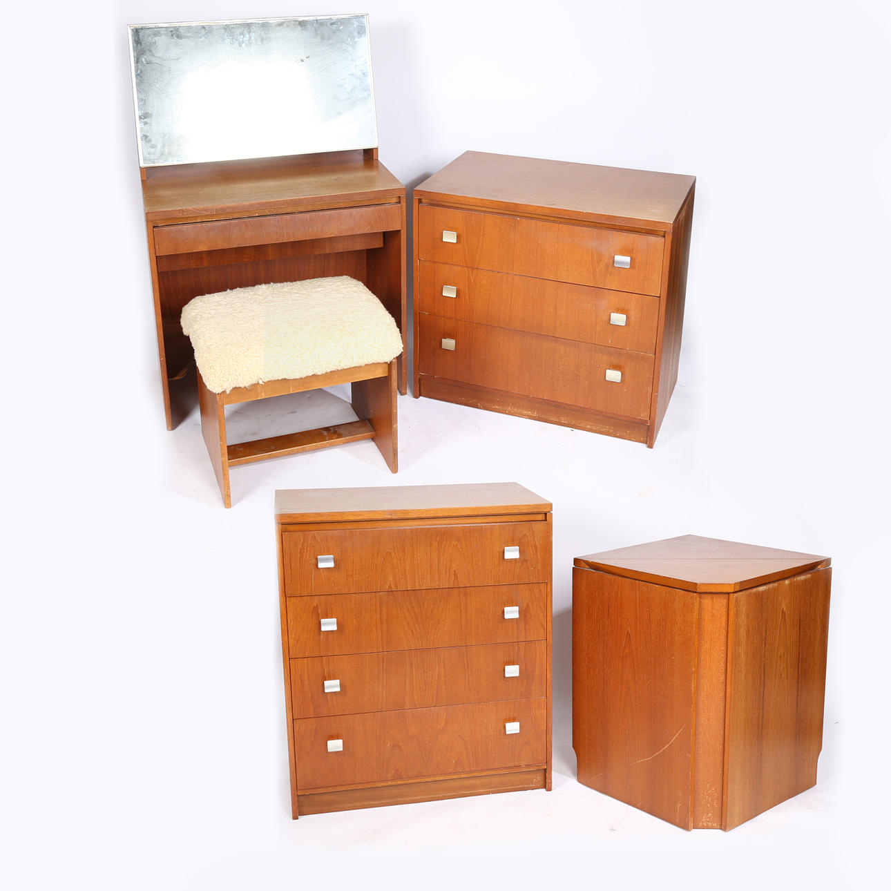 WILLIAM LAWRENCE. A TEAK BEDROOM SUITE.