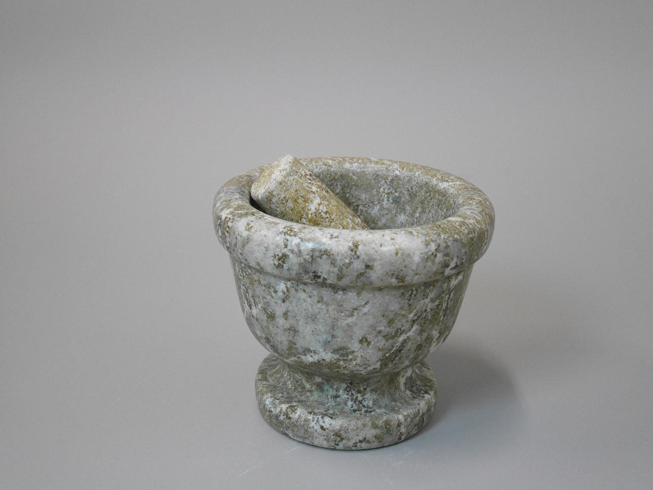 MORTAR, green marble. 1900s.
