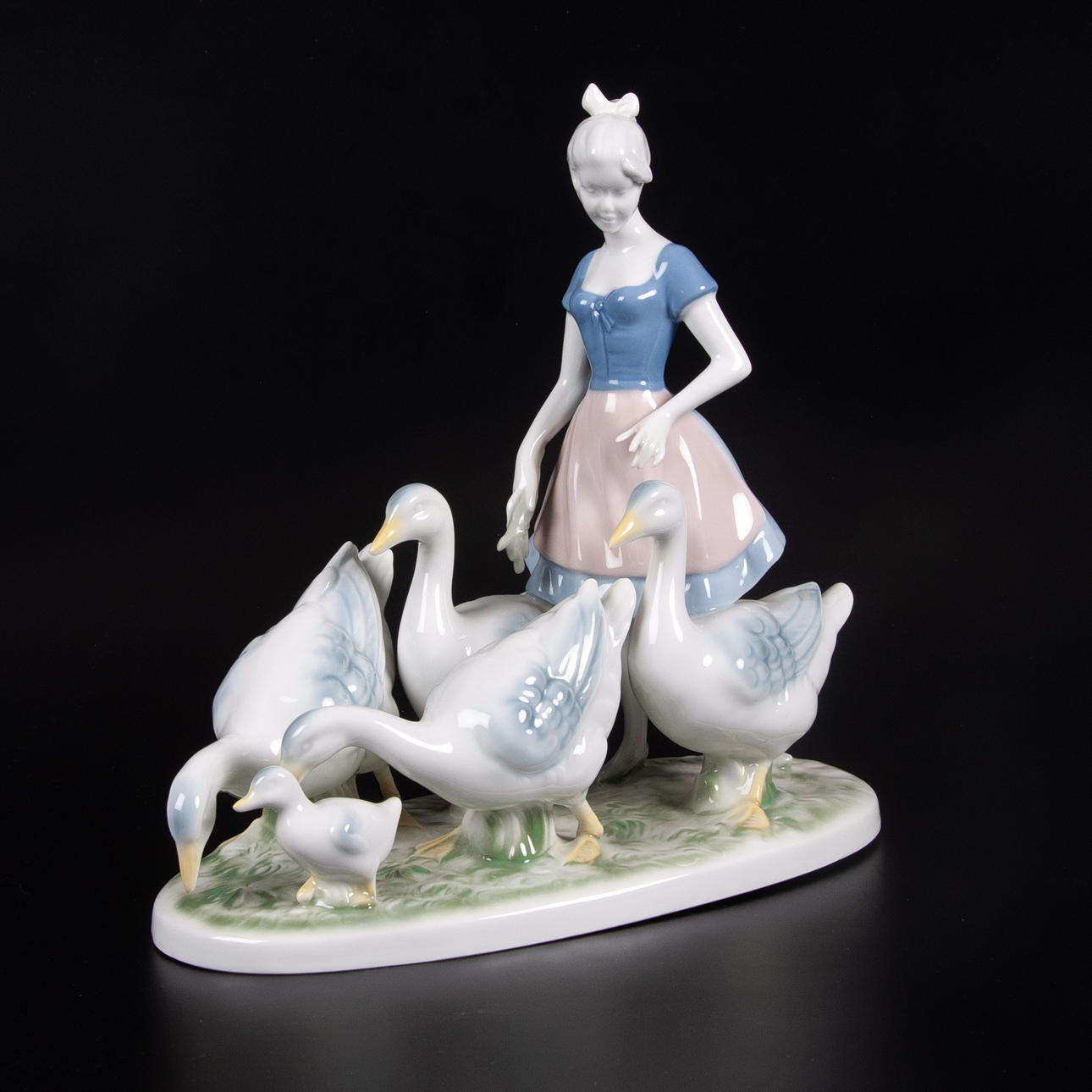 FIGURINES. Gerold Porzellan Bavaria, Germany. Ceramics & Porcelain