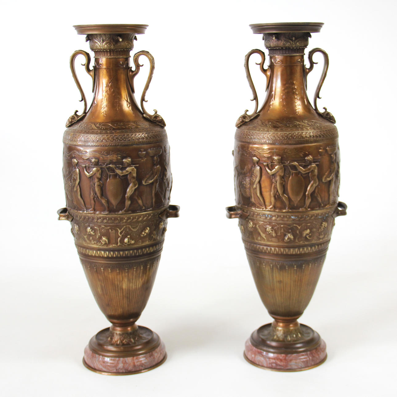 KLASSISK STIL BRONSURNOR.