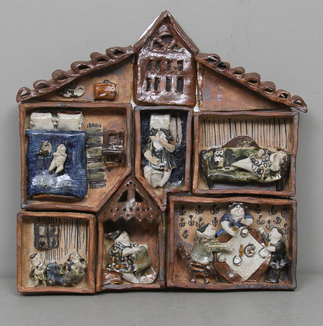 AMIE STÅLKRANTZ. VÄGGSKULPTUR, keramik, Signerad.