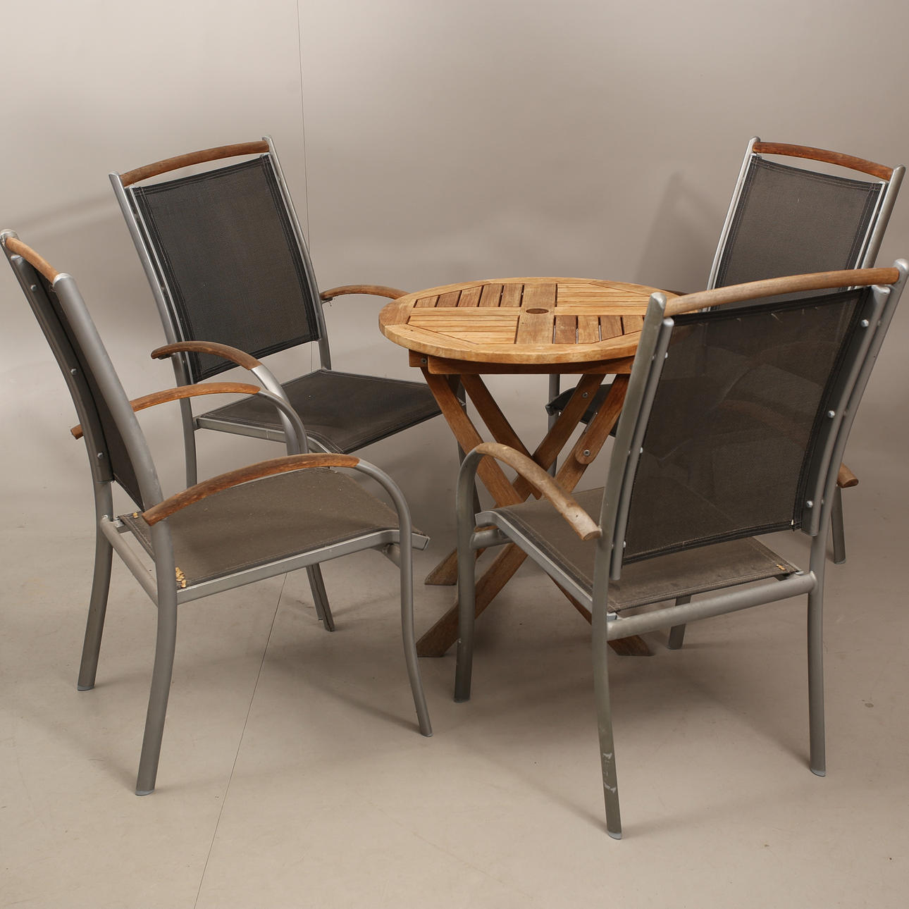 HAVEMØBLER, træ/metal, bord med 4 stole.