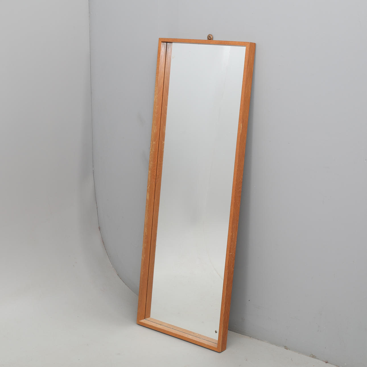 Spejl, mærket „made in Denmark“.