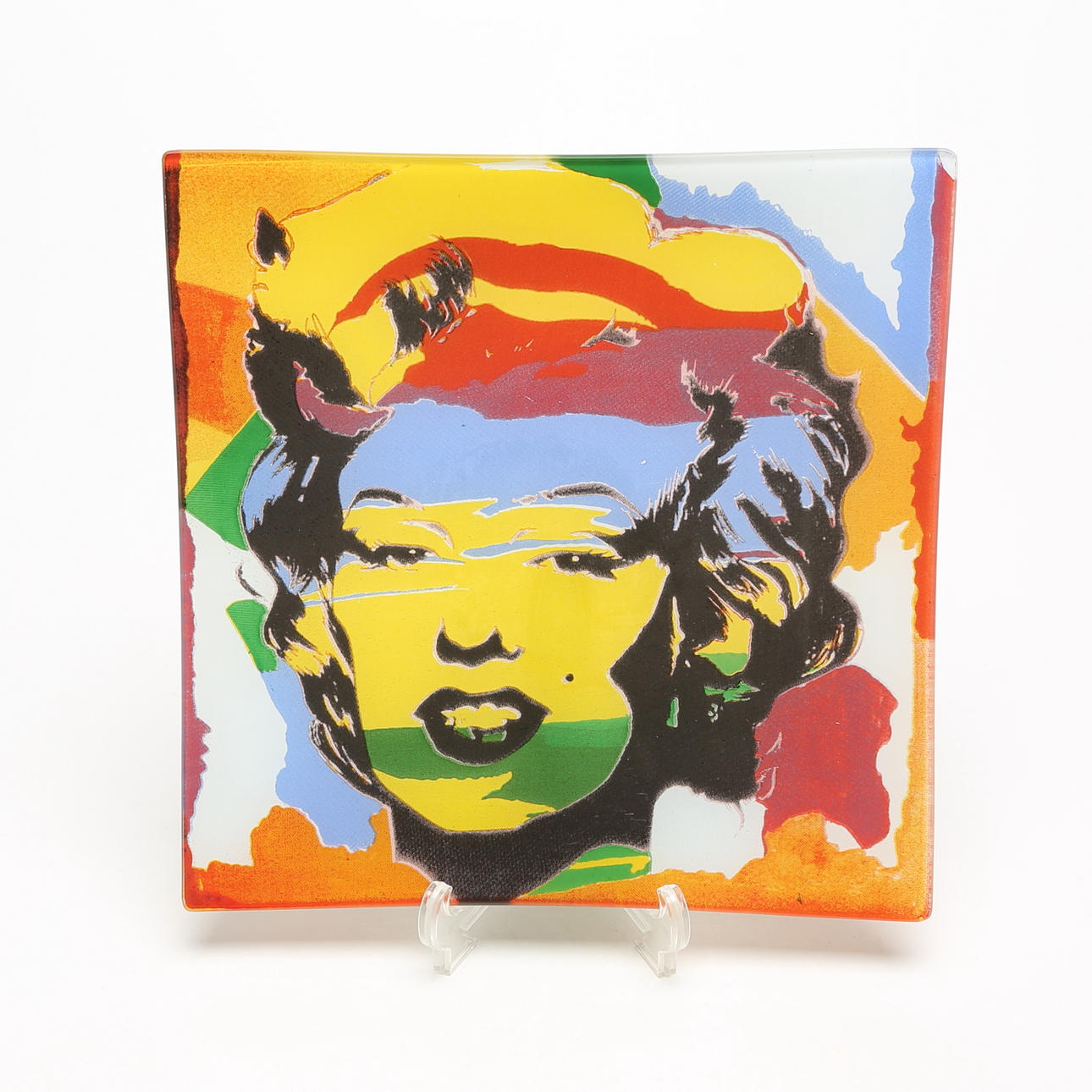 Ein Glas, Motiv von Marilyn Monroe.