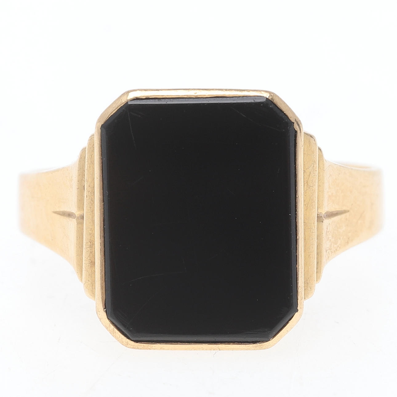 SIGNET RING, 18K gold with onyx.