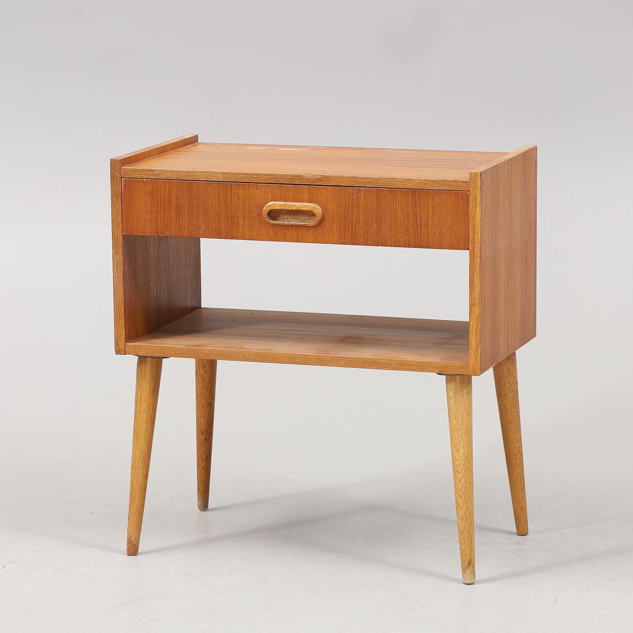 SÄNGBORD, teak, 1950/60-tal.