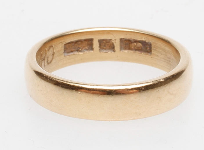 RING, 18k guld, vikt ca 4,5 gr.