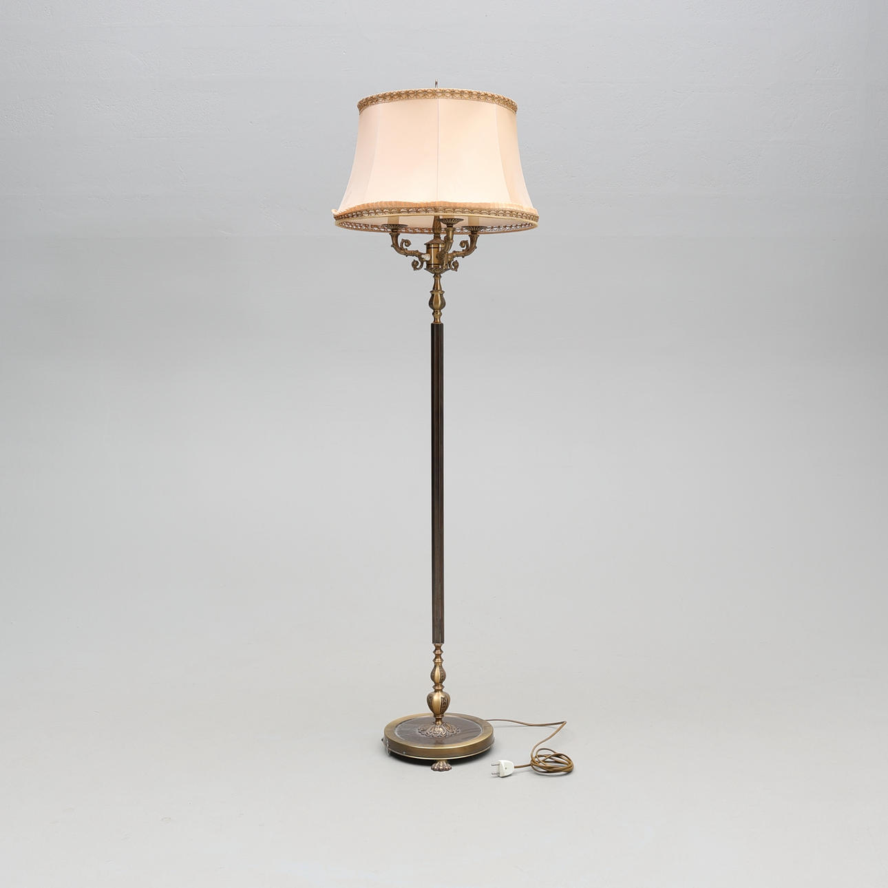 GOLVLAMPA, 1900-tal.