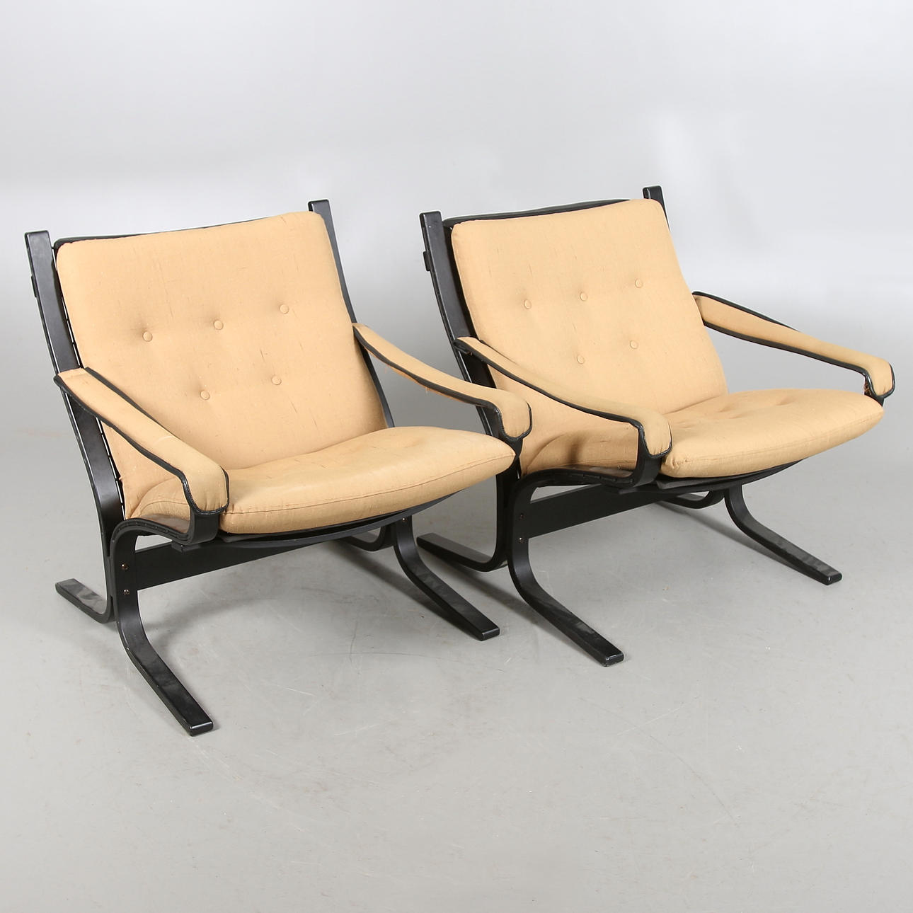 FÅTÖLJER, ett par, 1970-tal.