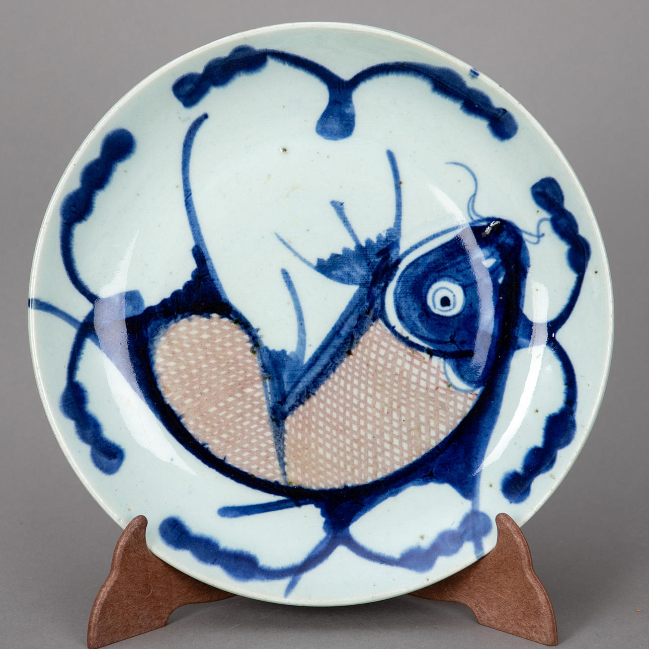 Chinesischer Teller mit Karpfen-Dekor, 19. Jh.