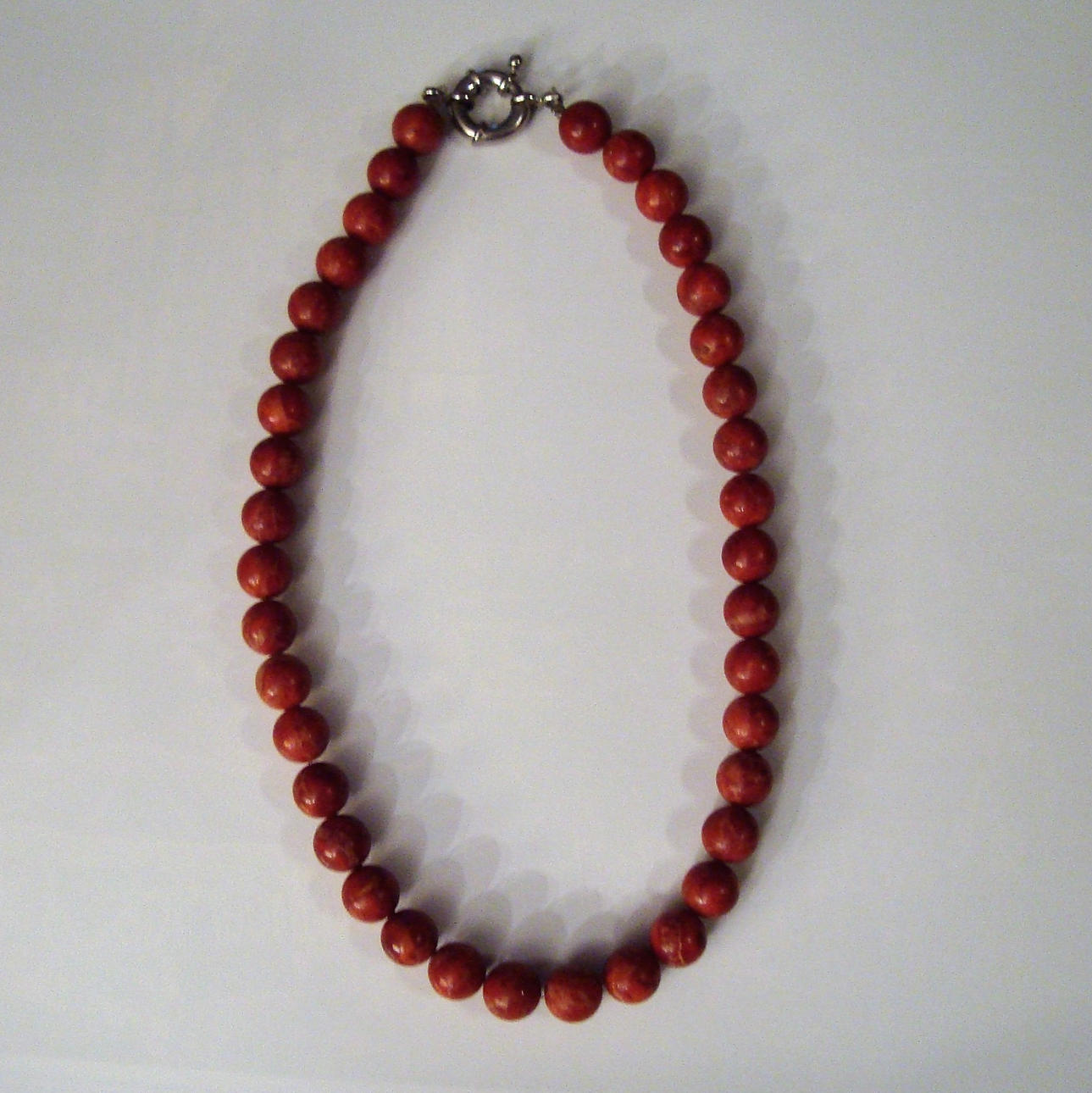 KORALLEN KETTE MIT SCHAUMKORALLE KUGELN.