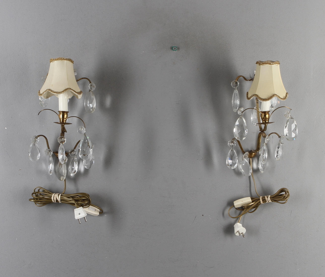 VÄGGLYSTRAR, ett par, rokokostil, 1900-tal.