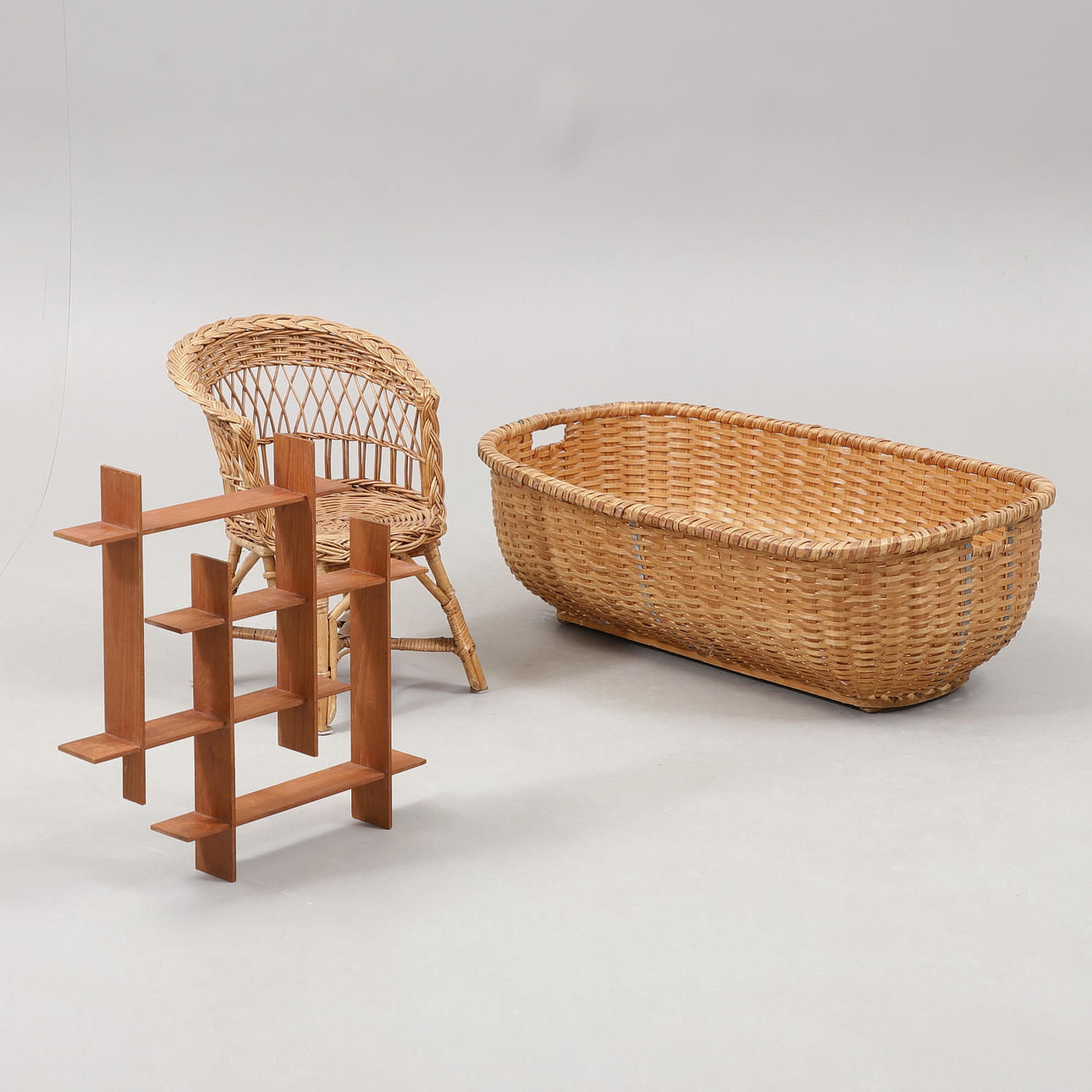 KURV, KURVSTOL TIL BØRN, VÆGHYLDE.