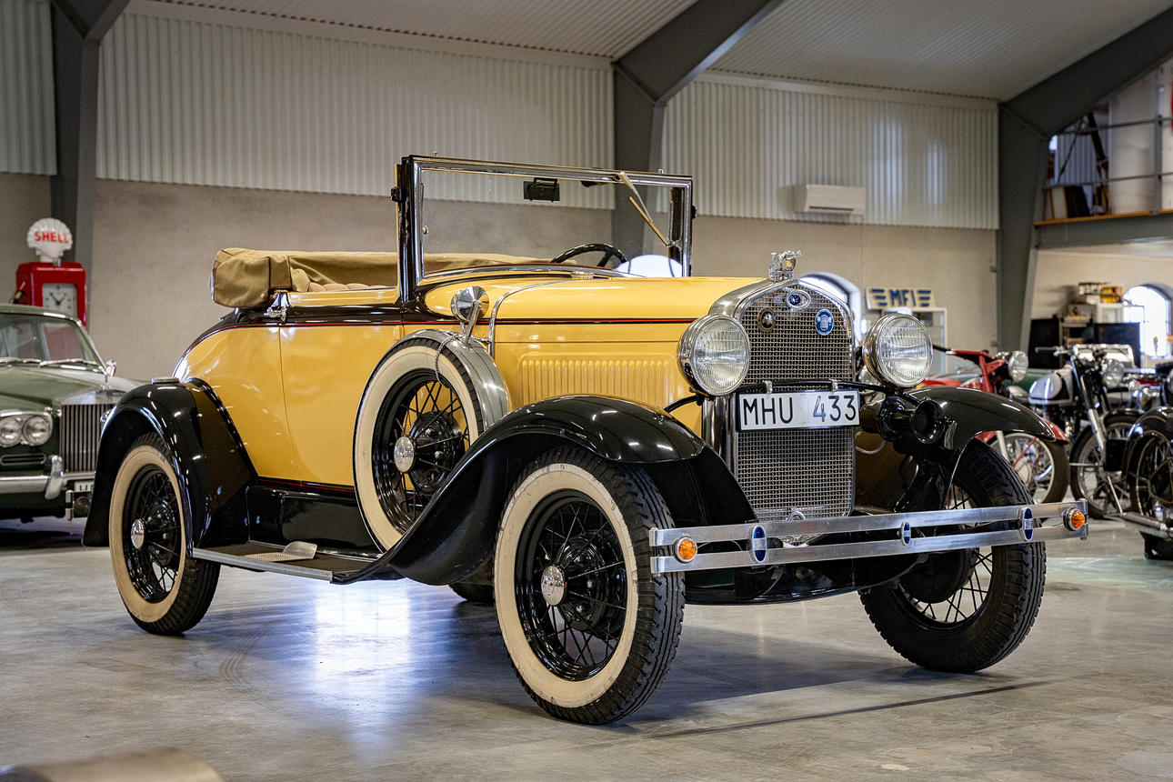 FORD MODEL A, 668B CABRIOLET MED RUMBLESÆDE, modelår 1930, USA.