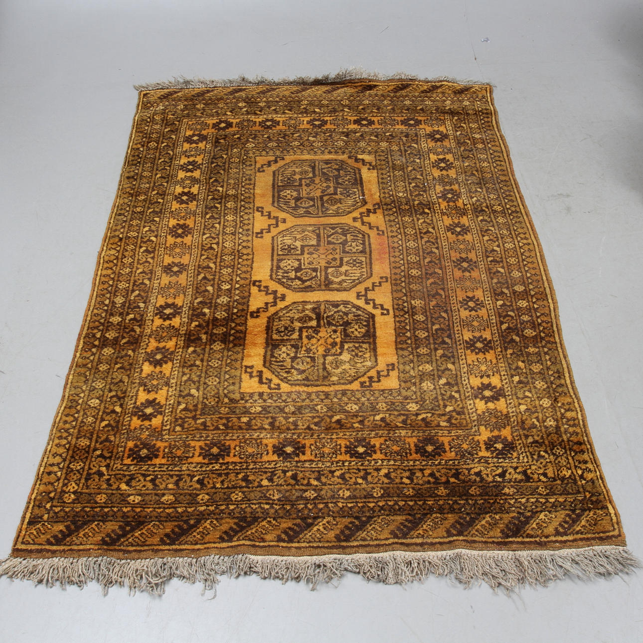 MATTA, orientalisk, ca 190 x 135 cm.