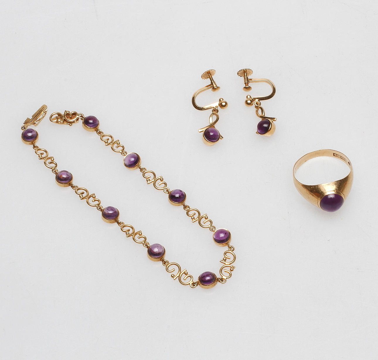 ARMBAND, RING samt ÖRHÄNGEN, 18k guld, bl.a. Stigbert, vikt ca 12,1 gram.