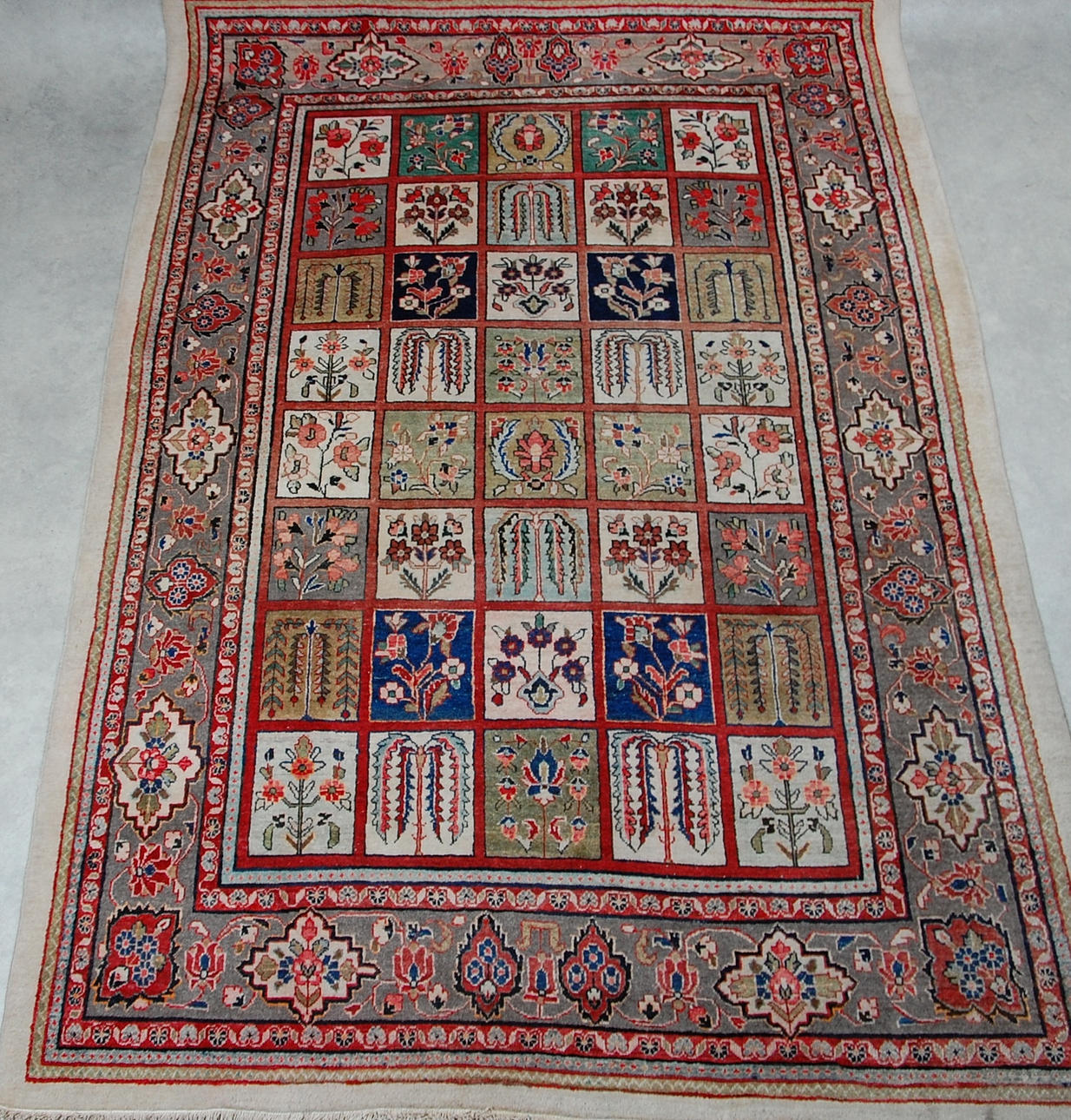 MATTA, Bahktiari, s.k Trädgårdsmatta, 302 x 211 cm.