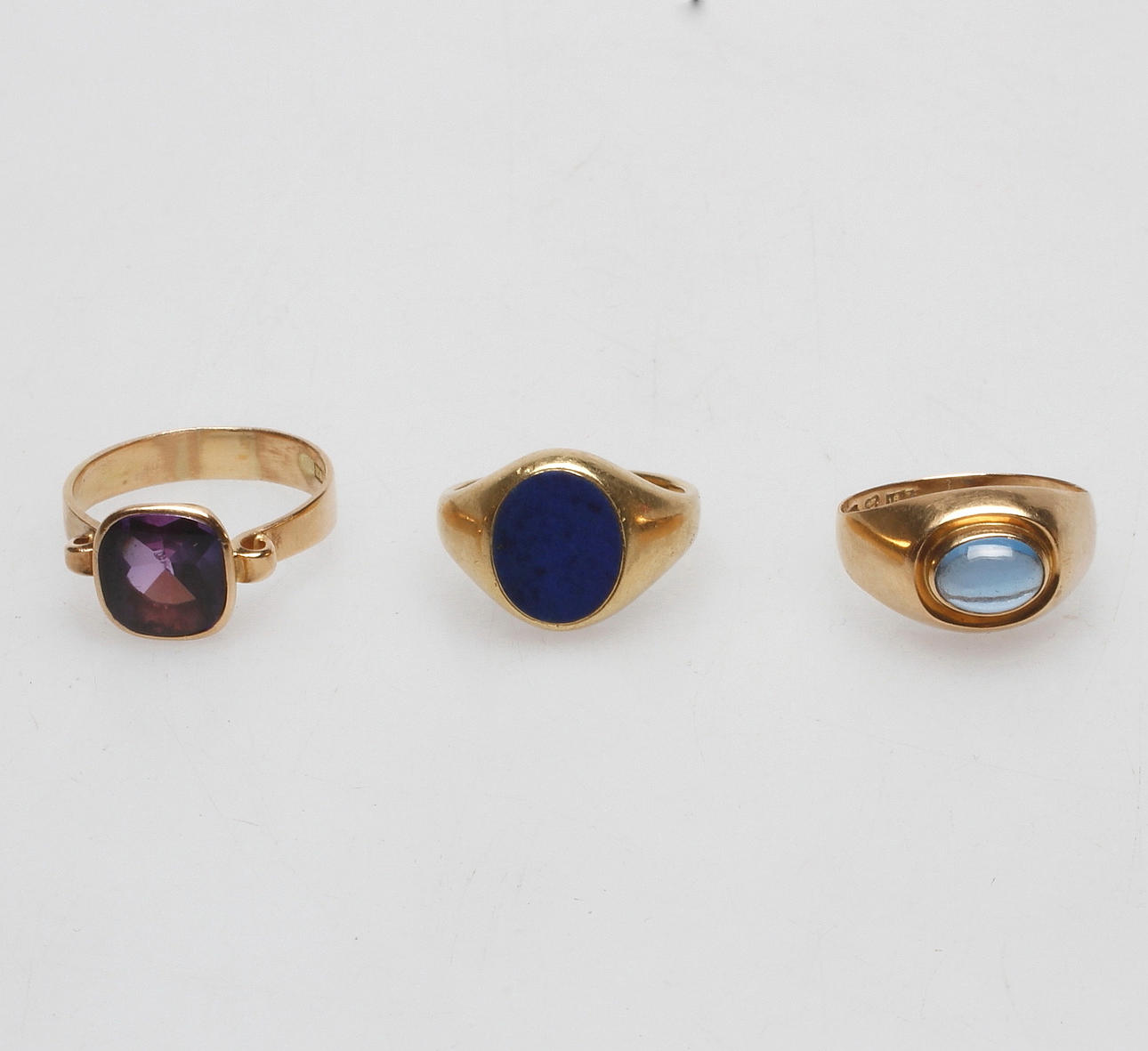 RINGAR, 3 st, 18k guld med stenar, vikt ca 13,6 gram.