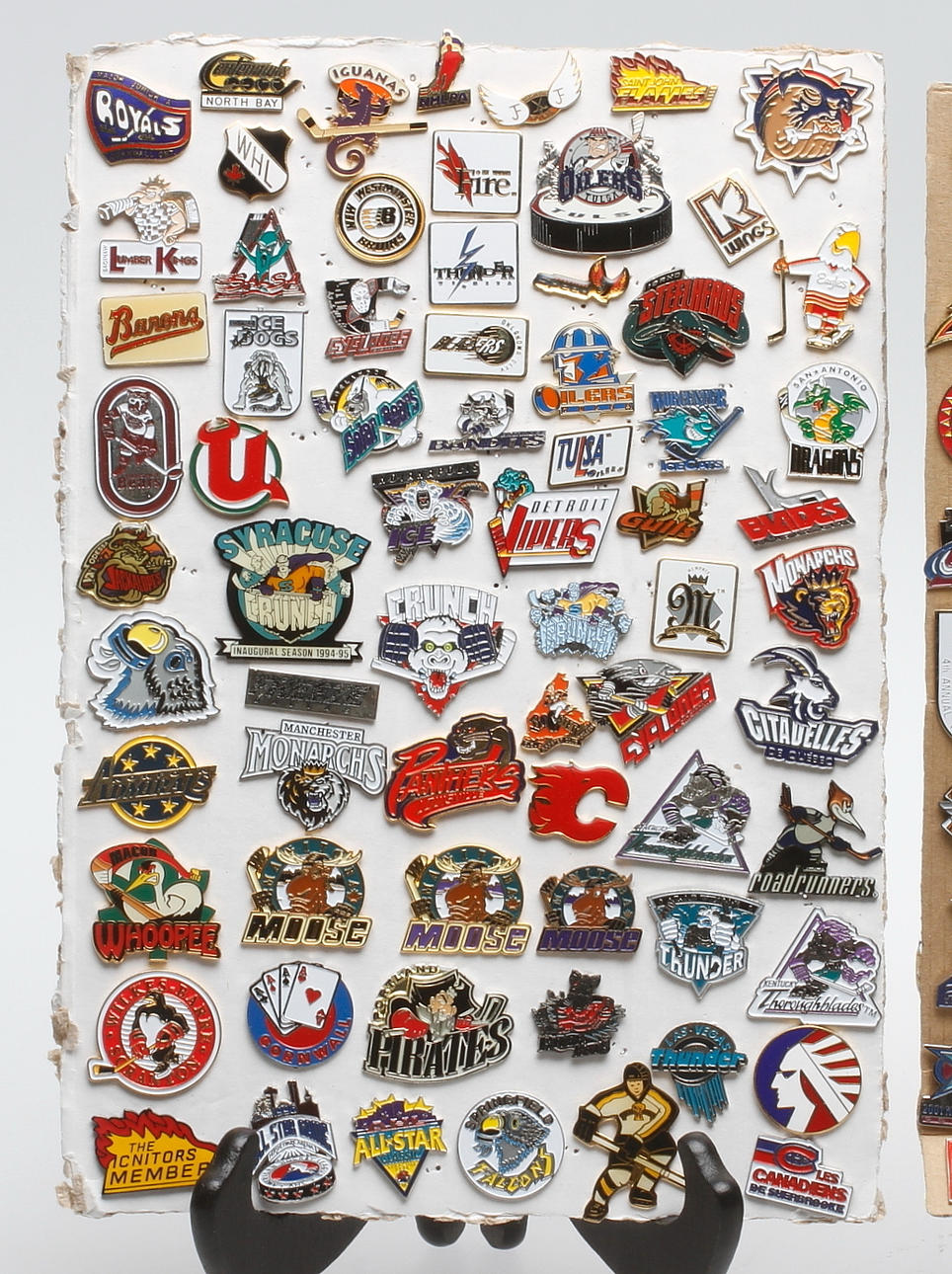 PINS, ca. 120 st, bland annat amerikanska sportklubbar, 1900-tal.