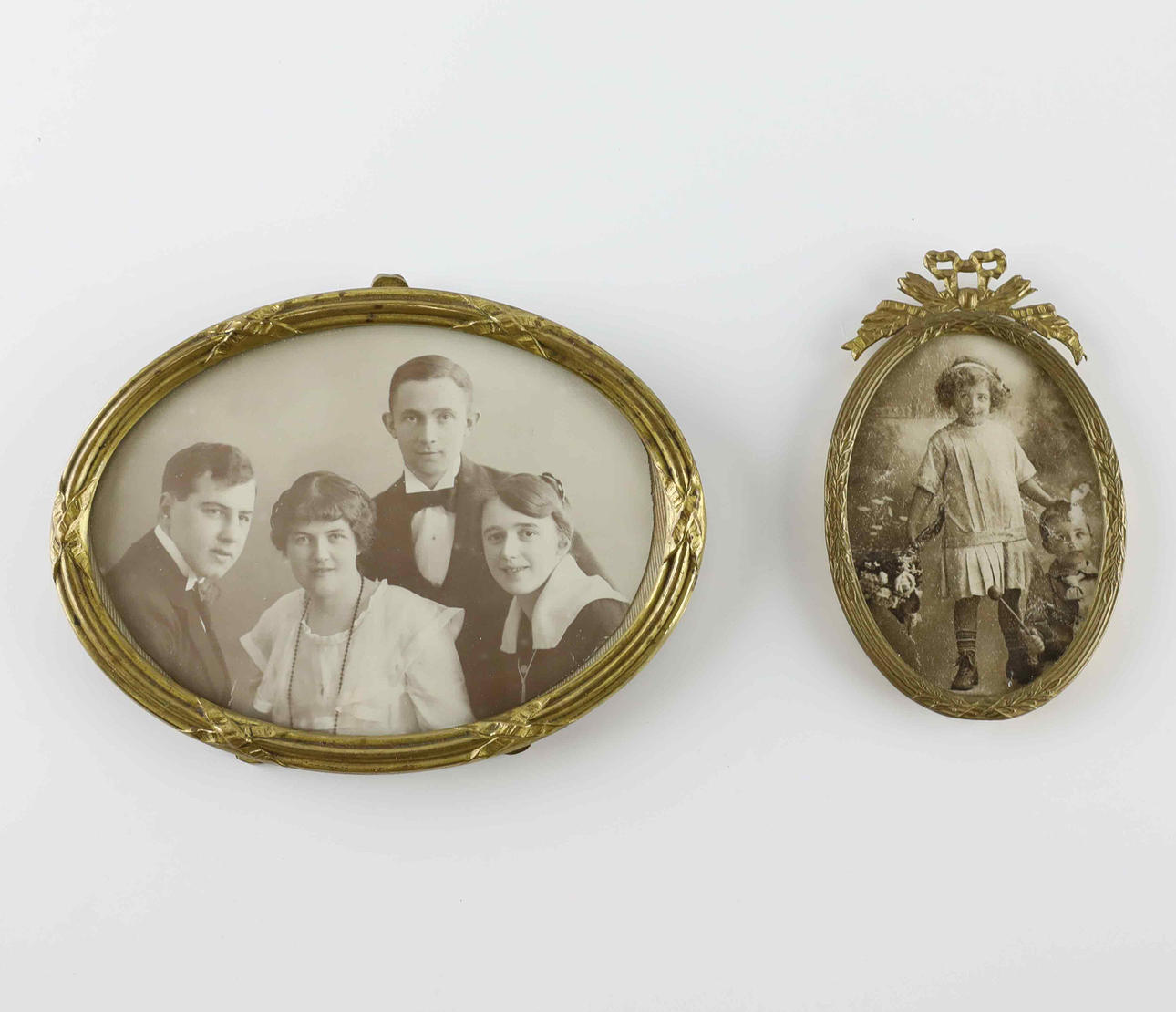Two Gustavian-style photo frames, 18th/20th century.