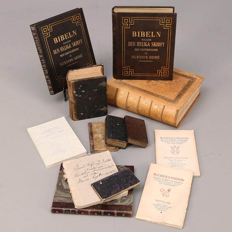 KYRKOLITTERATUR och BIBLAR, 13 st volymer.