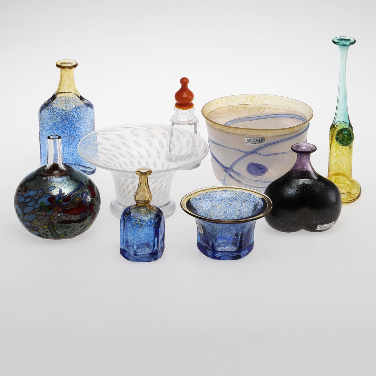 GLASFÖREMÅL, 9 st, Bertil Vallien, Kosta Boda.