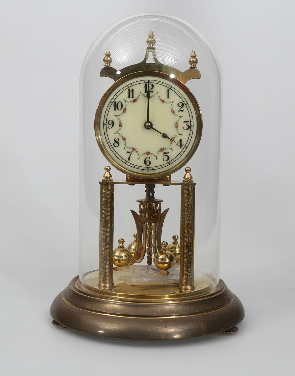 ÅRSUR, gulmetall och glas, 1900-tal.