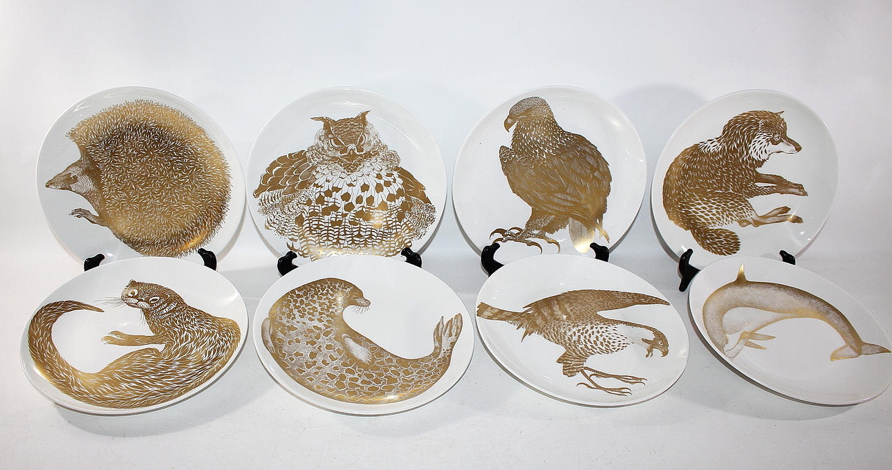 TALLRIKAR. 8 st. porslin "Arter i fara" Paul Hoff. Gustavsberg.