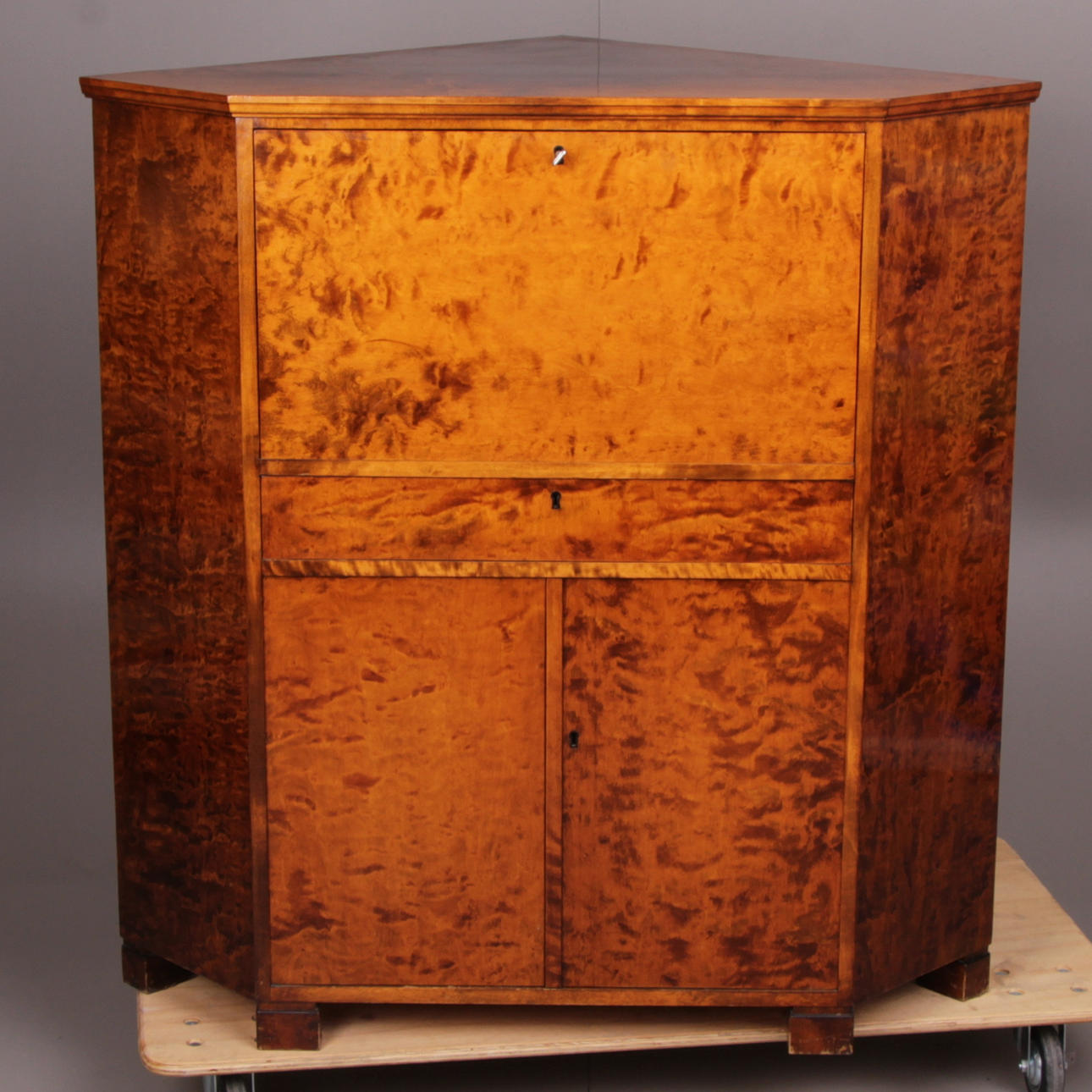 HÖRNSKÅP, rotfaner, Art Deco, 1900-talet första hälft.