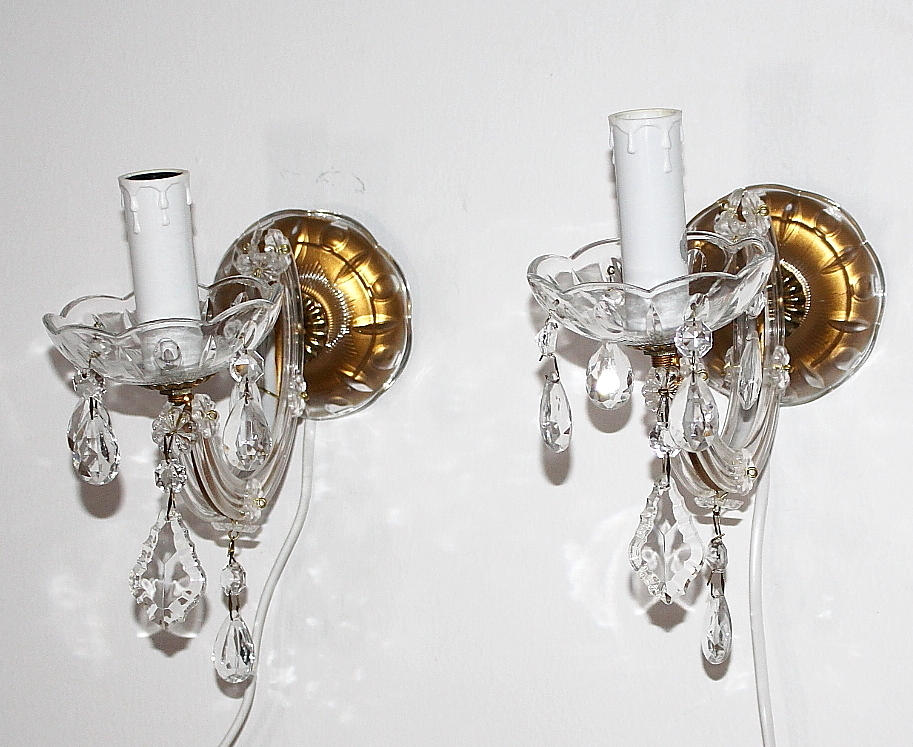 VÄGGLAMPETTER, paret, glasprismor och mässing, " Maria Theres " modell".