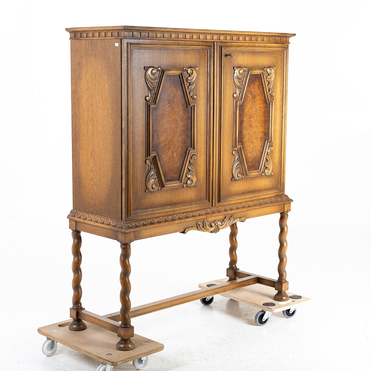 SKÅP, Barockstil, 1900 - talets andra hälft.