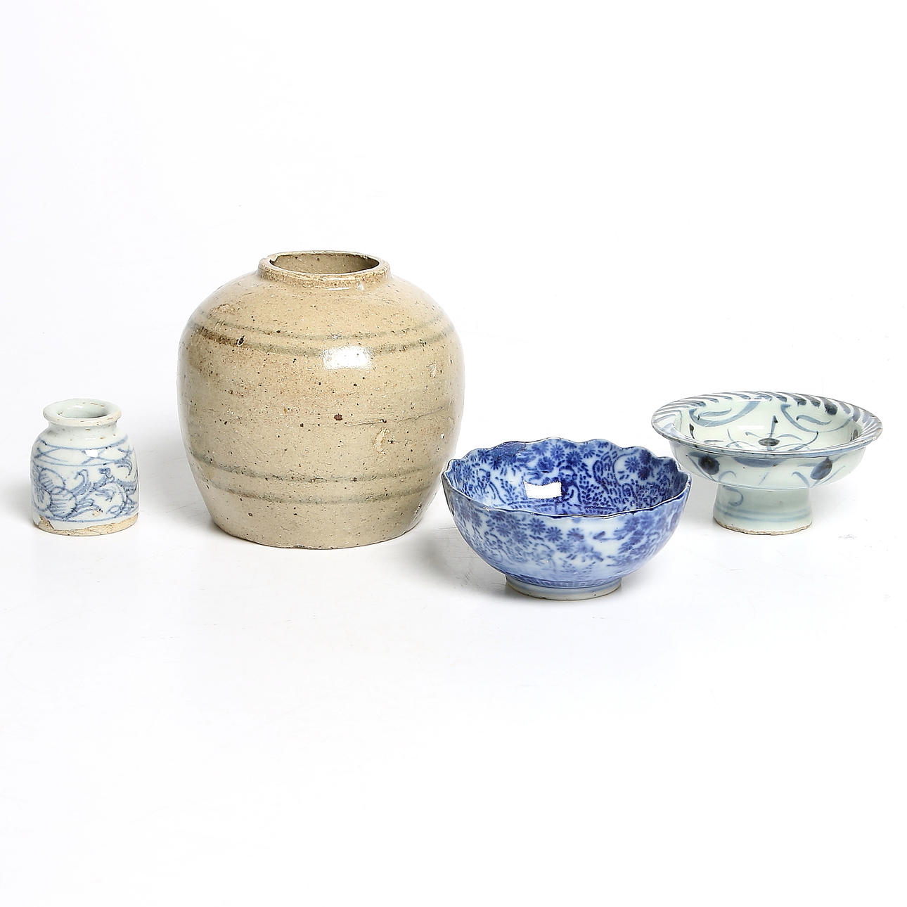 BOJAN, TAZZA, SKÅL samt KRUS, 4 delar porslin, Kina och Japan 18/1900-tal.