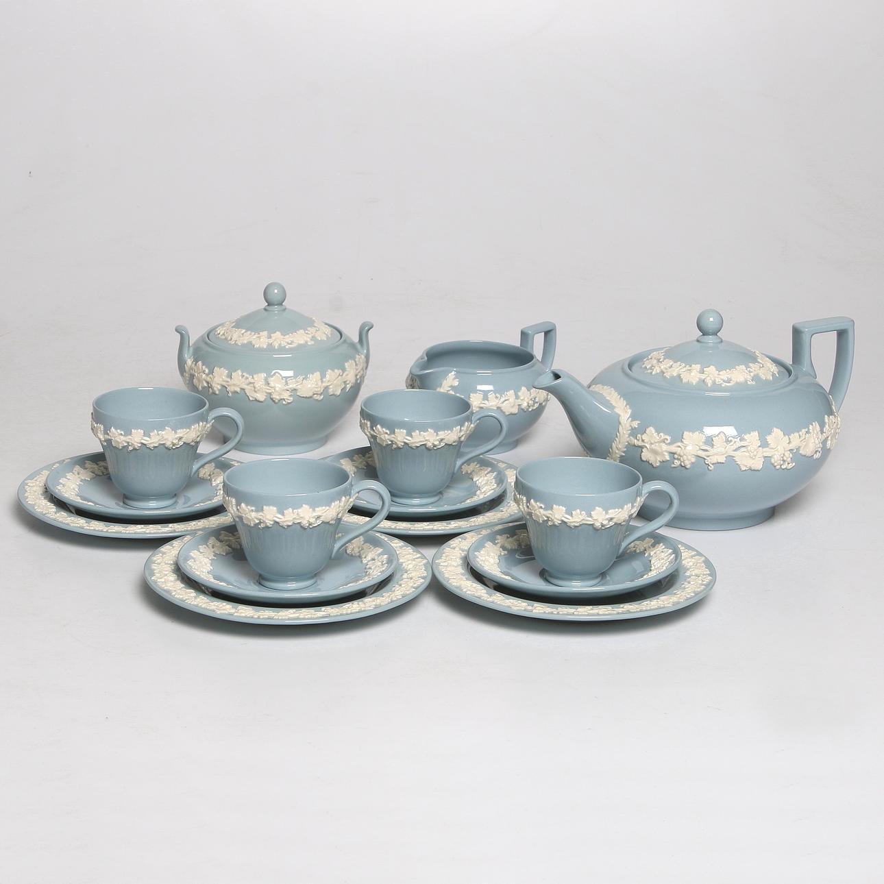 KAFFESERVIS, Wedgewood Porslin, Embossed Queens Ware. England.