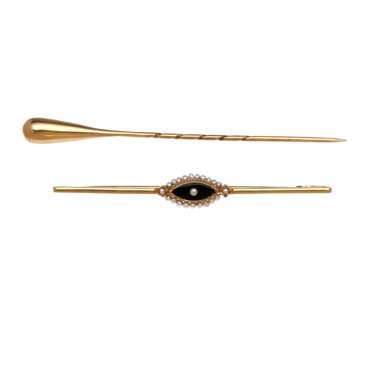 BROSCH, 18k guld, och KRAVATTNÅL, 18k guld med pärlor och emalj. Vikt 3,8 gram.