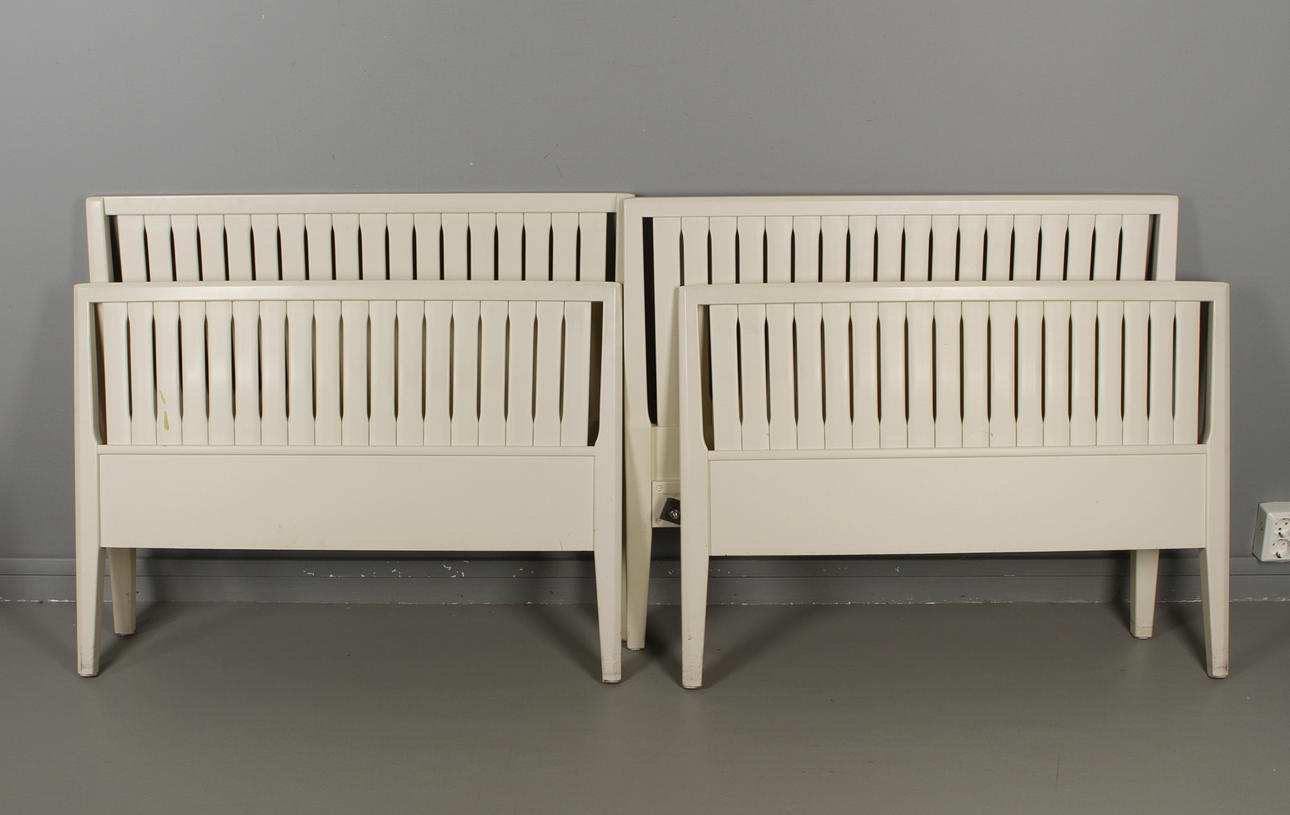 SÄNGGAVLAR, två par, Carl Malmsten, Bodafors, 1960-tal.