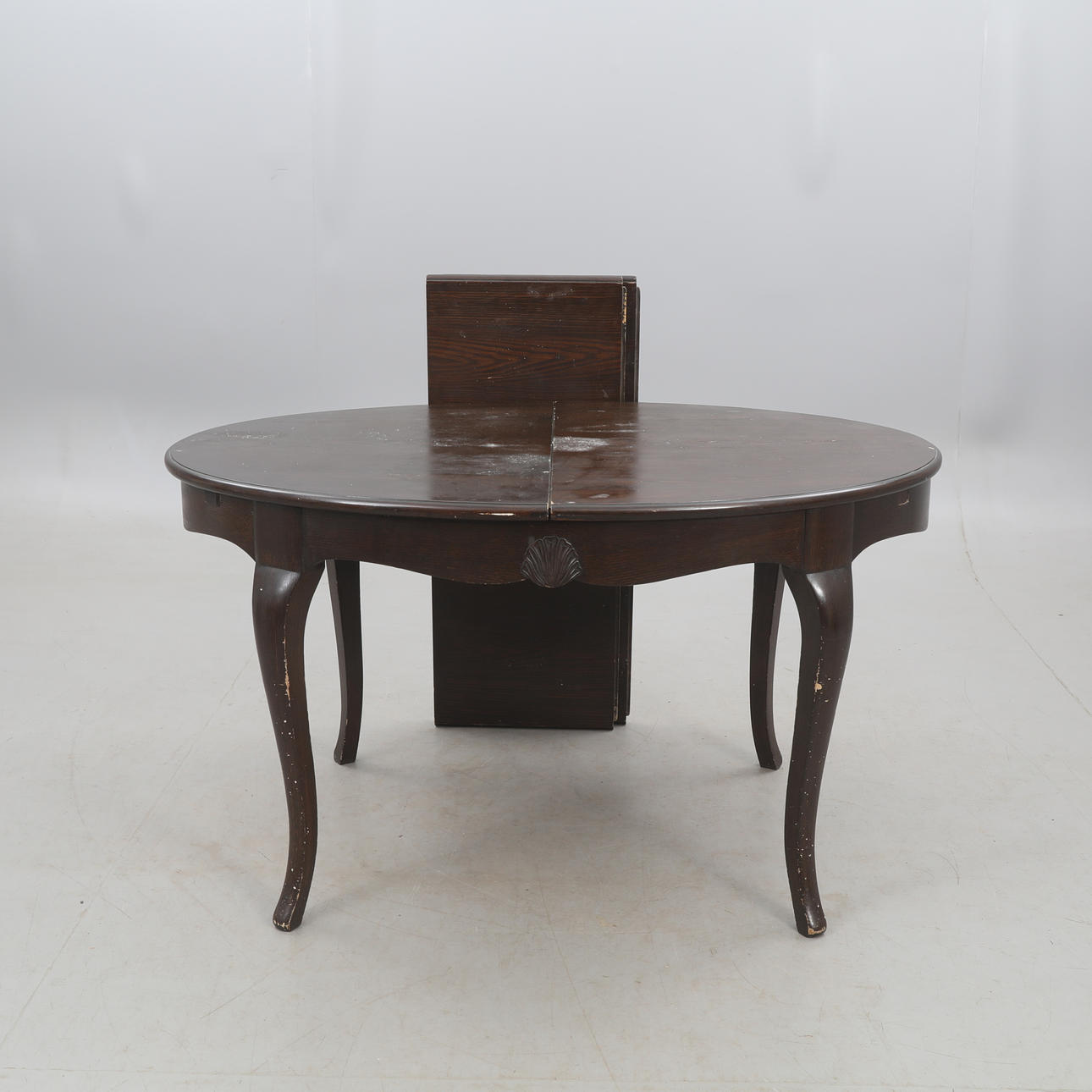 MESA DE COMEDOR, estilo rococó, tres piezas.