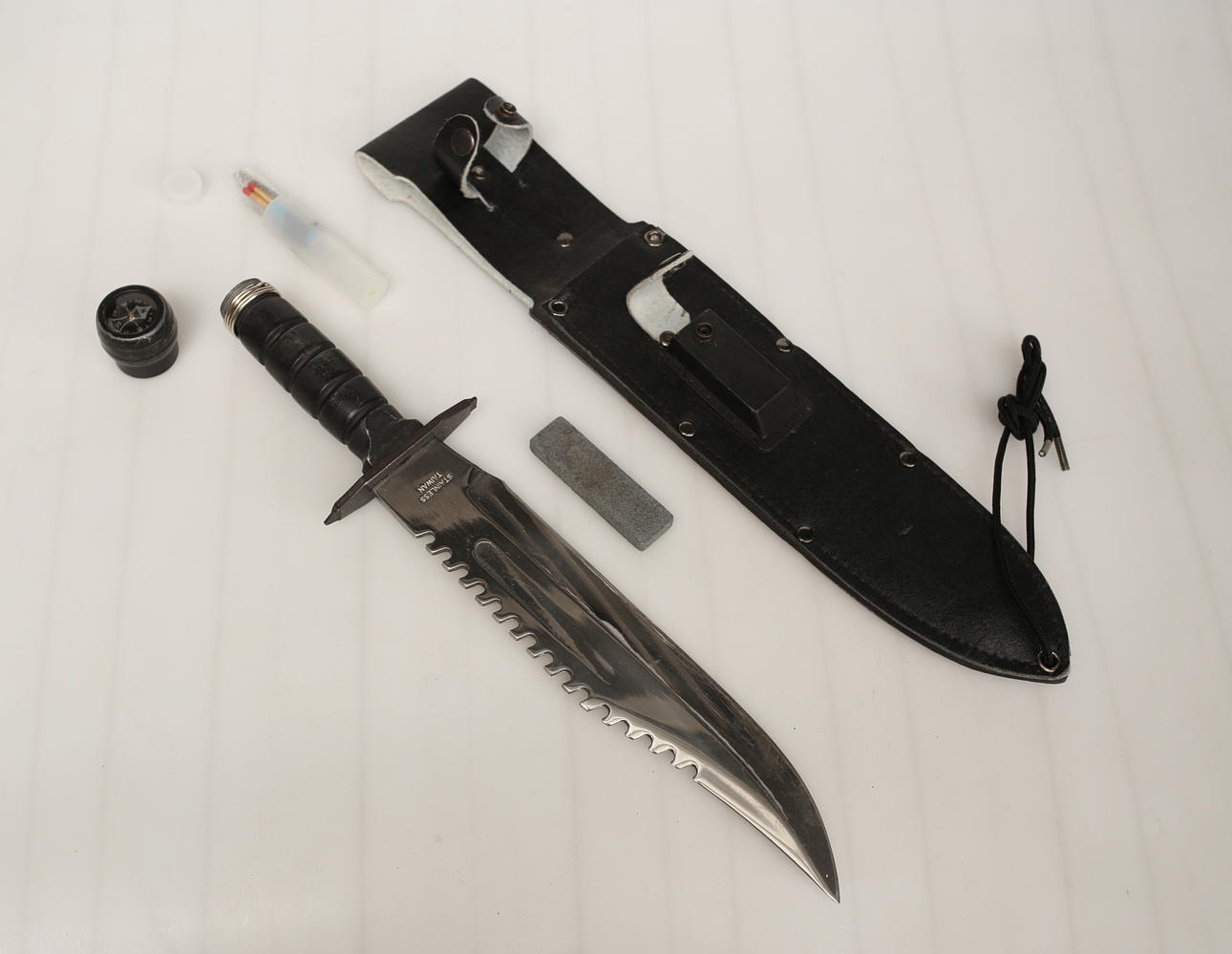 BOWIE KNIFE, Taiwan, with brows and compass.