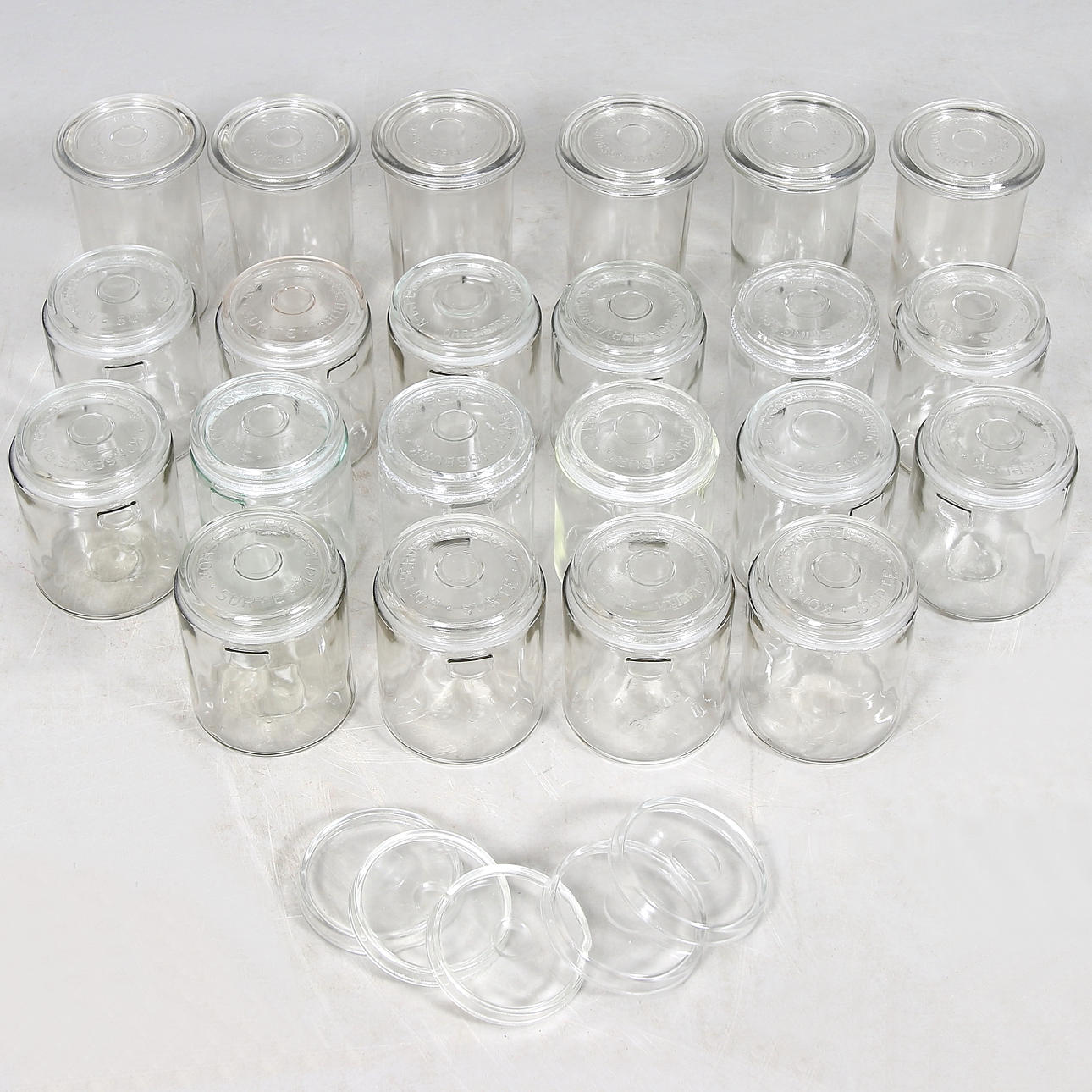KONSERVERINGSBURKAR, 22 st, glas, bl.a. Surte och Orrefors glasbruk, 1900-talets första hälft.