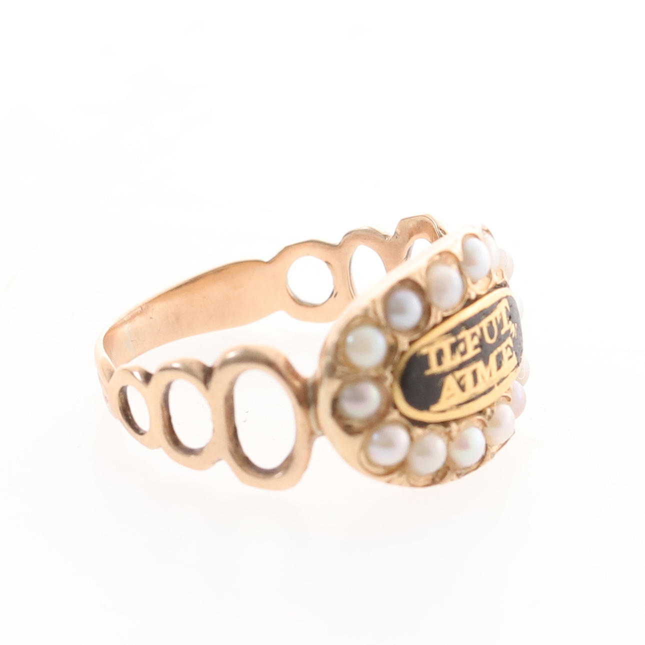 A GEORGE III GOLD MEMORIAL RING. Jewellery & Gemstones - Rings - Auctionet
