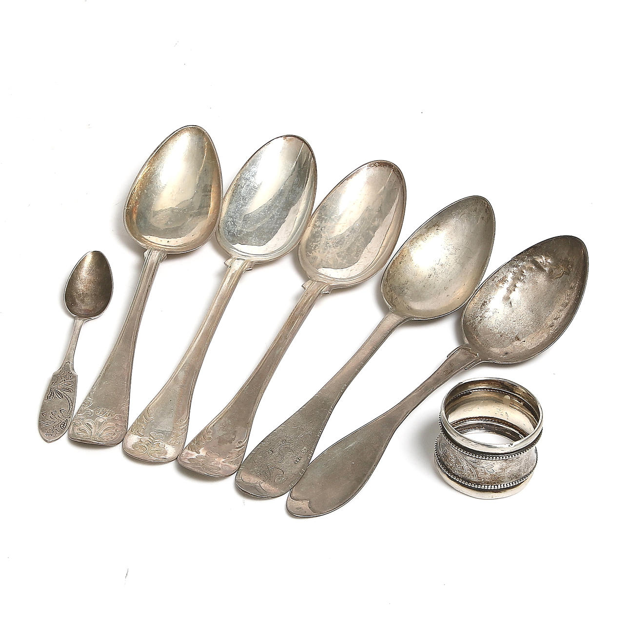 SKEDAR samt SERVETTRING, 7 delar, silver, bl.a, C.W. Edvall, Pehr Sedelin och E. Nordin, Sundsvall. 1800-tal. Vikt 260 gram.