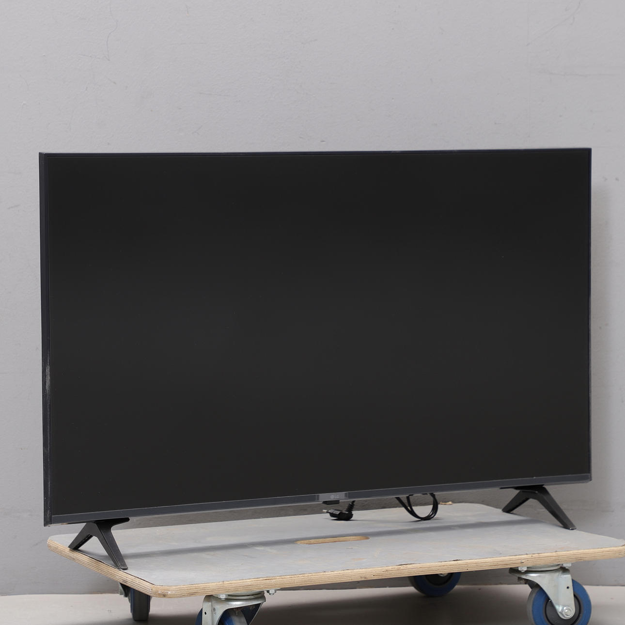TV, 43", LG, 2023.