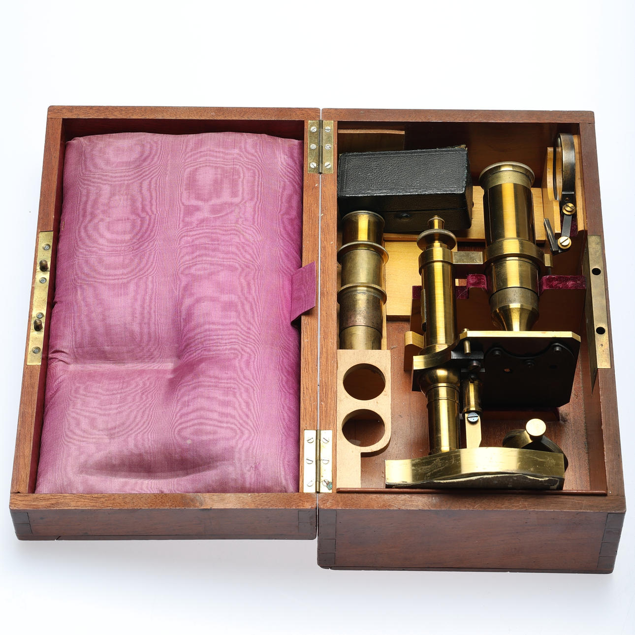 MICROSCOPE Nachet and Fills, Paris.