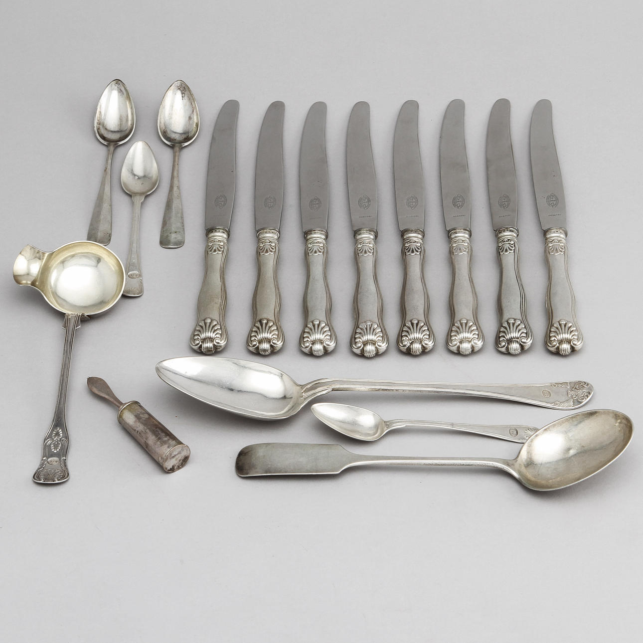 SILVERFÖREMÅL, 16 delar, total vikt 980 gram.